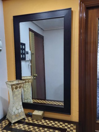 Recibidor madera y cristal con espejo