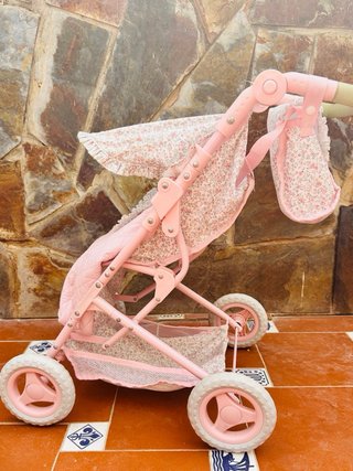 Carrito para muñecas casi nuevo + BEBE DE REGALO