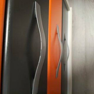 Cómoda juvenil y mesilla a juego naranja y gris