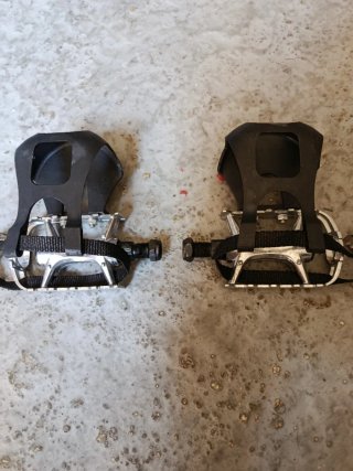 Pedales de bicicleta con correas