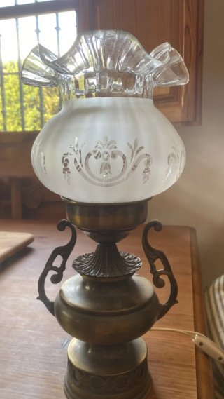 Lámpara de mesa estilo quinqué