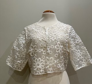 Chaqueta tipo bolero bordado de fiesta