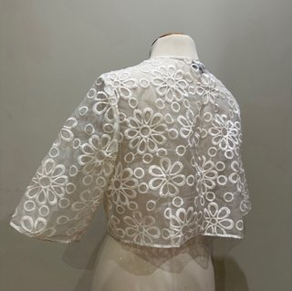 Chaqueta tipo bolero bordado de fiesta