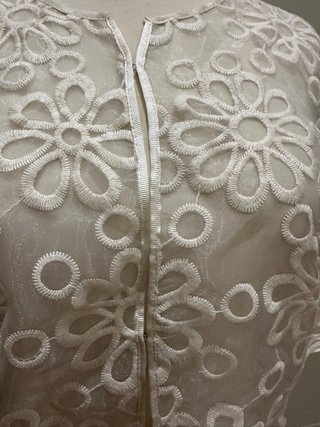 Chaqueta tipo bolero bordado de fiesta