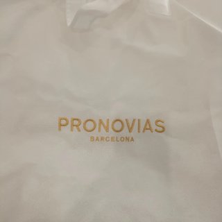 Sobrefalda Pronovias impecable