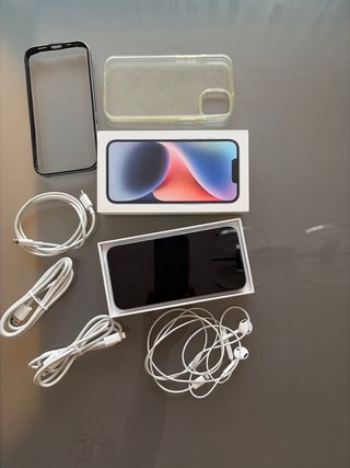 iPhone 14 con 128 GB, batería al 85% y accesorios