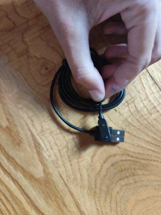 Cable Cargador Huawei Band con conexión USB.