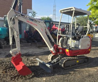 RETROEXCAVADORA TAKEUCHI TB216  1.800 kg