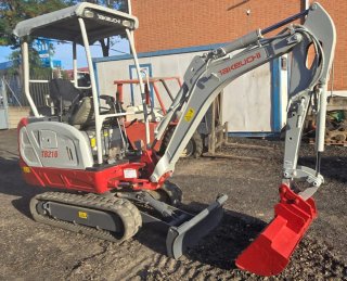 RETROEXCAVADORA TAKEUCHI TB216  1.800 kg