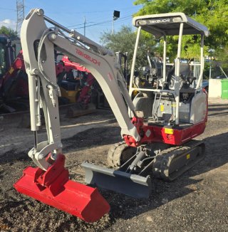 RETROEXCAVADORA TAKEUCHI TB216  1.800 kg