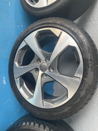 Llantas Audi 18'' con 2 gomas nuevas