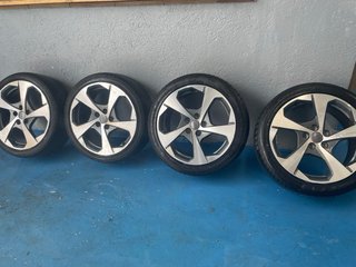 Llantas Audi 18'' con 2 gomas nuevas