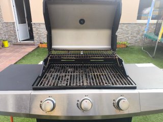 Barbacoa de gas Hyba 3 quemadores. Seminueva