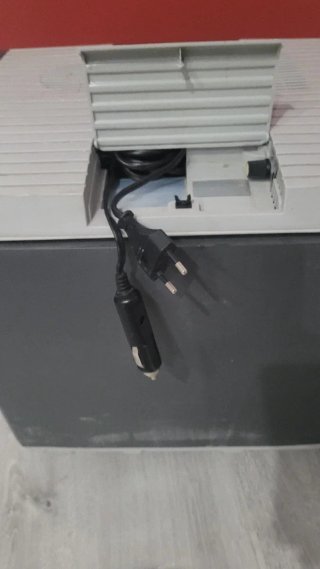 Neverita portatil 28L