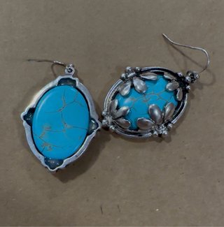 Pendientes ovalados con diseño floral