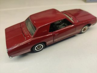 Coche a escala 1/43 Inter- cars modelo Thunderbird