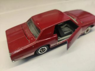 Coche a escala 1/43 Inter- cars modelo Thunderbird