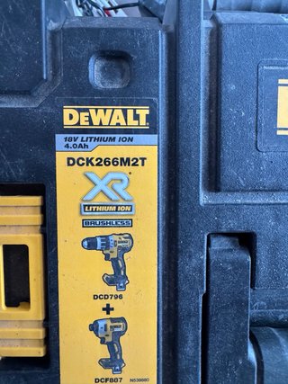 Kit DeWALT XR 18V Taladro Atornillador