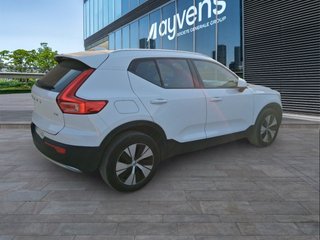 Volvo XC40 T2 Momentum Pro Auto 95 kW (129 CV)