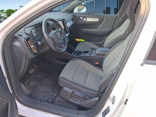 Volvo XC40 T2 Momentum Pro Auto 95 kW (129 CV)