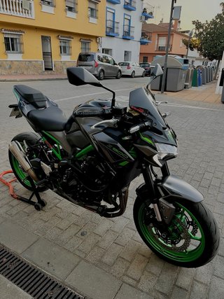 Kawasaki Z900 (A2) Negra y Verde