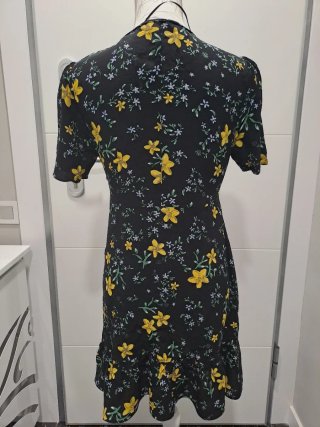 Vestido Zara floral negro y amarillo Talla M