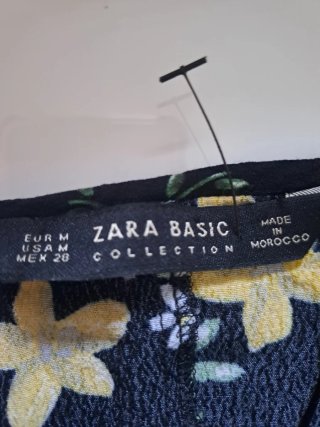 Vestido Zara floral negro y amarillo Talla M