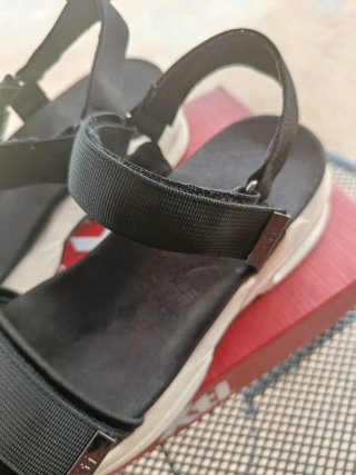 Sandalias deportivas mujer Xti negras y blancas