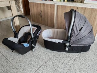 Carrito de bebé con accesorios
