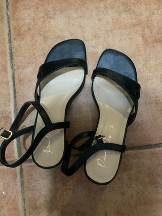 Tacones PICCOLA PIU Negros Talla 37