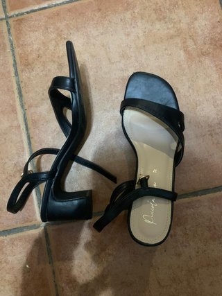 Tacones PICCOLA PIU Negros Talla 37