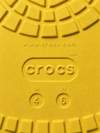 Crocs de color Amarillo. Plataforma. Talla 36-37