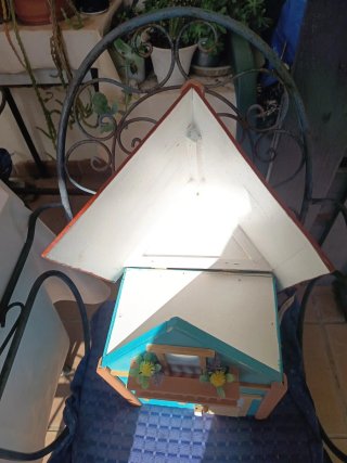 Casita para pájaros decorativa