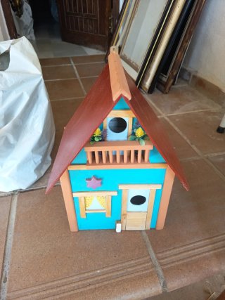 Casita para pájaros decorativa