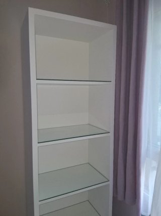 Estantería blanca lacada madera y cristal