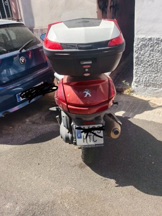Peugeot Metropolis  trimoto
