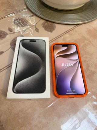 iPhone 15 Pro Max 256GB Plata + 8 Fundas