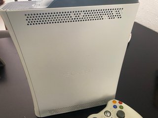 Xbox 360 Blanca con mando y 8 juegos