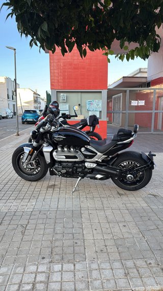 Triumph Rocket 3 GT Negra y Plateada