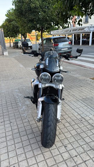 Triumph Rocket 3 GT Negra y Plateada