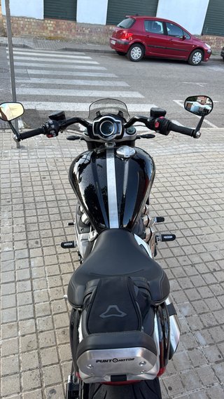 Triumph Rocket 3 GT Negra y Plateada