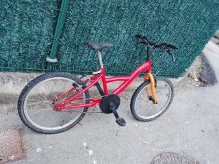 Bicicleta infantil roja