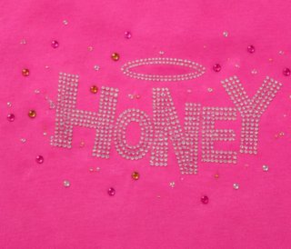Camiseta rosa crop top con pedrería