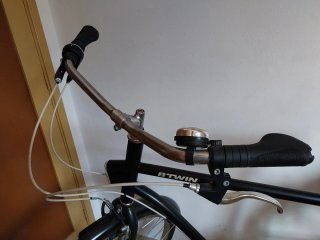 Bicicleta de ciudad B'Twin negra