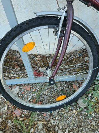 Bicicleta de montaña morada