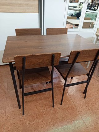Mesa de comedor y 4 sillas