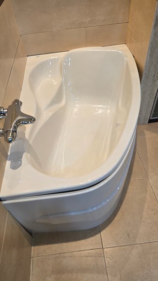 Baño de Lujo: Jacuzzi y Hidromasaje
