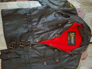 Chaqueta Negra y Roja Mujer