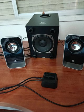 Altavoces Logitech LS21 con Subwoofer.
