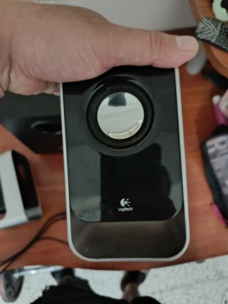 Altavoces Logitech LS21 con Subwoofer.